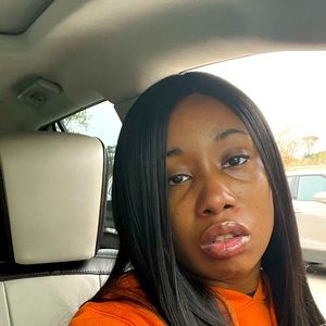 Meet your Posher, Ivria